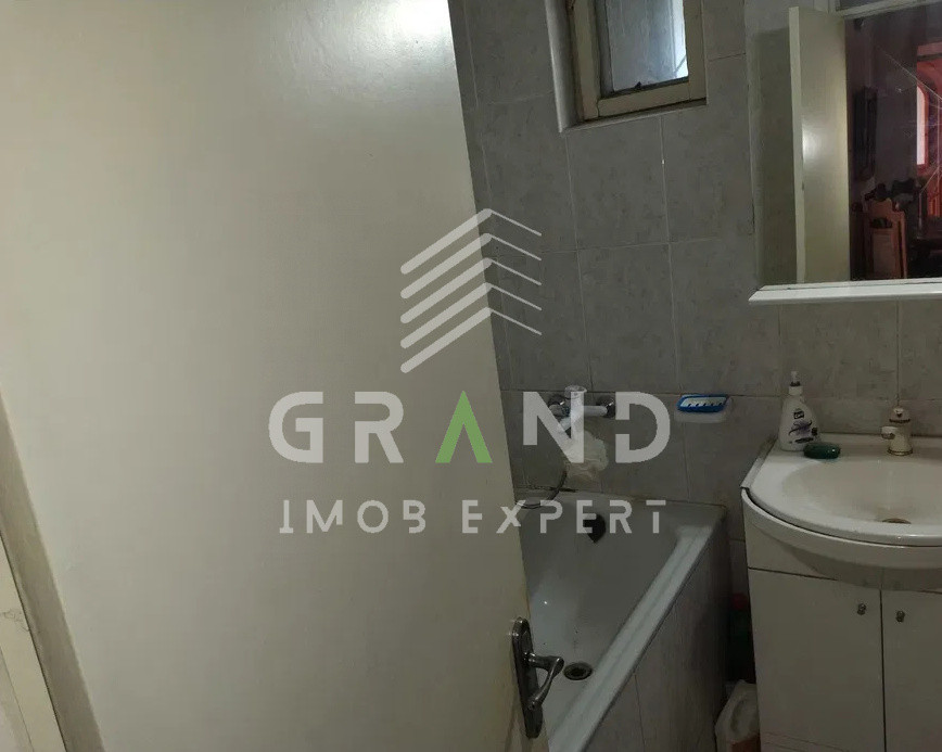 Închiriere apartament cu 3 camere, decomandat, 81 mp,Calea Dorobanților, Parcare