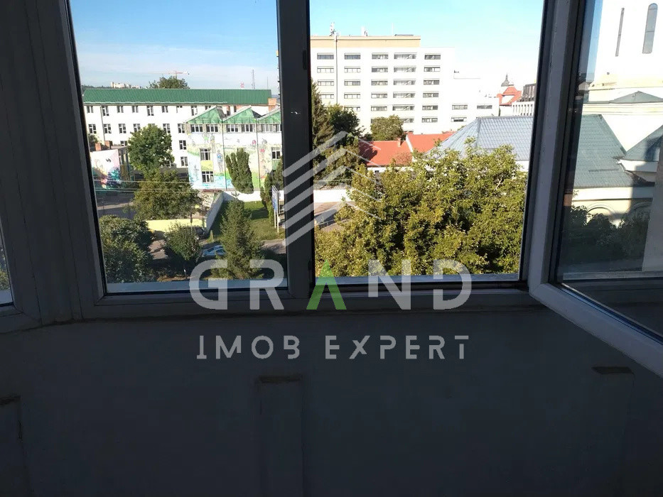 Închiriere apartament cu 3 camere, decomandat, 81 mp,Calea Dorobanților, Parcare