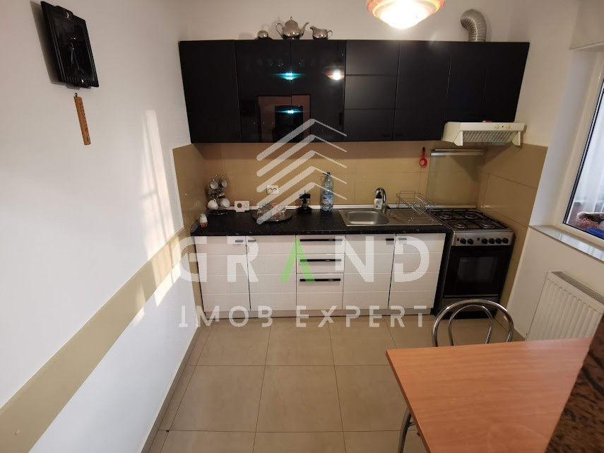 Casă modernă de închiriat, 3 dormitoare,curte privată și parcare, PETFRIENDLY