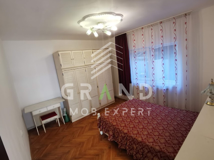 Casă modernă de închiriat, 3 dormitoare,curte privată și parcare, PETFRIENDLY
