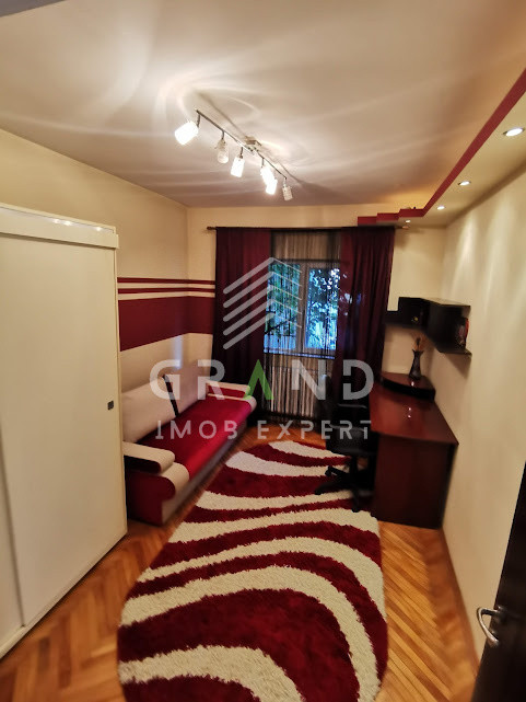 Casă modernă de închiriat, 3 dormitoare,curte privată și parcare, PETFRIENDLY