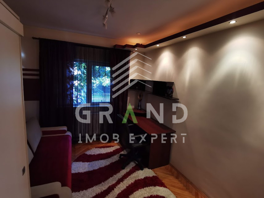 Casă modernă de închiriat, 3 dormitoare,curte privată și parcare, PETFRIENDLY