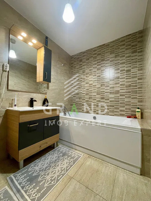 Vânzare apartament 3 camere, 2 băi, parcare individuală CF – Florești, finisat