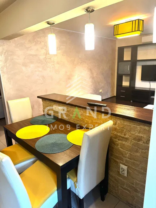 Chirie:Apartament 3 camere decomandat, Str. Azuga, Cluj, etaj 4, parcare inclusa