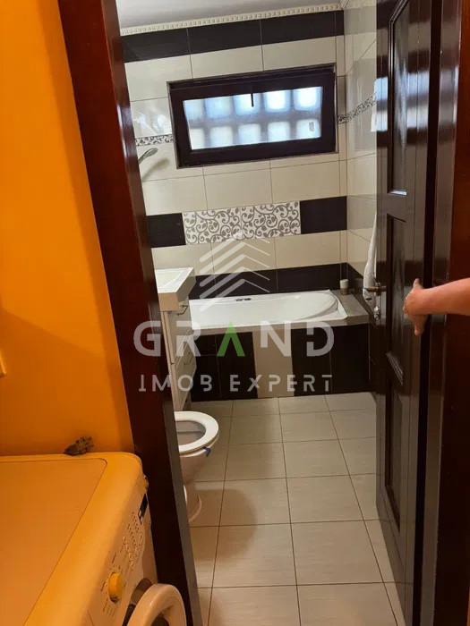 Chirie:Apartament 3 camere decomandat, Str. Azuga, Cluj, etaj 4, parcare inclusa