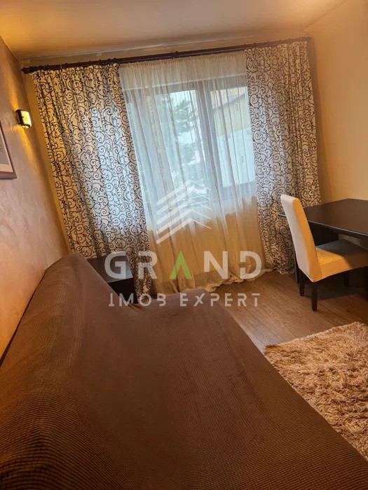 Chirie:Apartament 3 camere decomandat, Str. Azuga, Cluj, etaj 4, parcare inclusa