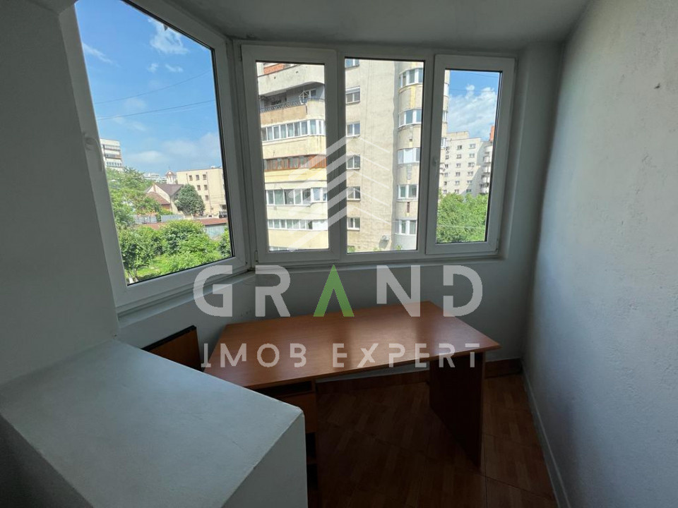 Apartament 3 camere | Semidecomandat | Zona FSEGA – Iulius Mall