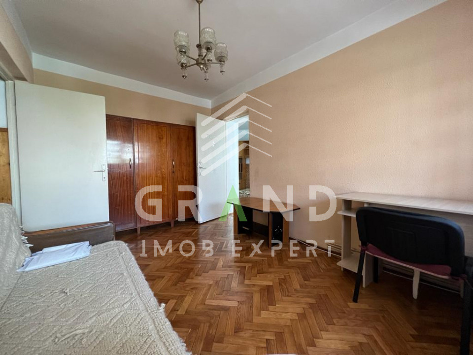 Apartament 3 camere | Semidecomandat | Zona FSEGA – Iulius Mall
