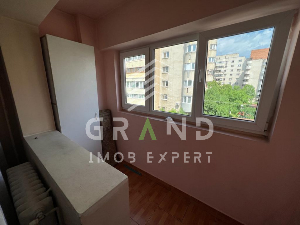 Apartament 3 camere | Semidecomandat | Zona FSEGA – Iulius Mall