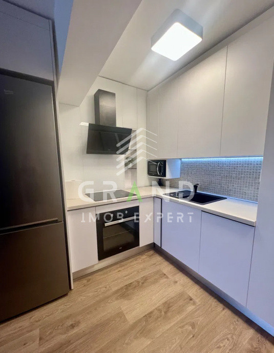 Apartament de inchiriat, cu grădină privată+parcare, 2 camere, lângă Iulius Mall