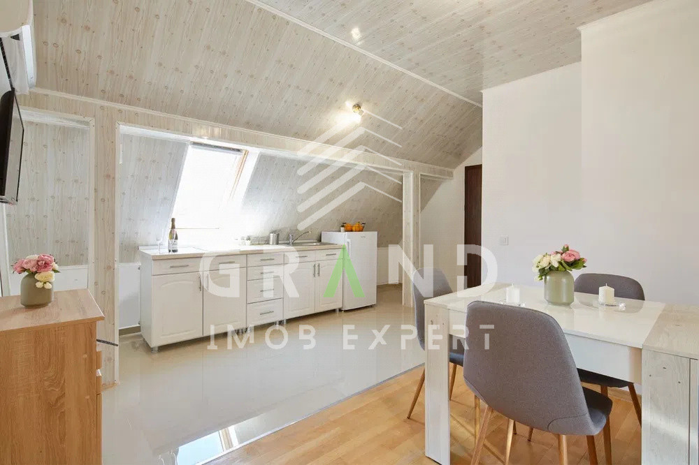 Închiriere apartament 3 camere la mansarda, Zorilor – complet utilat și mobilat