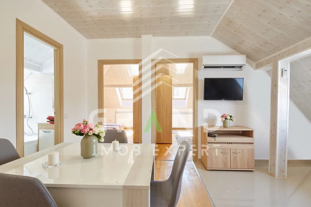 Închiriere apartament 3 camere la mansarda, Zorilor – complet utilat și mobilat