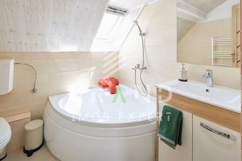 Închiriere apartament 3 camere la mansarda, Zorilor – complet utilat și mobilat