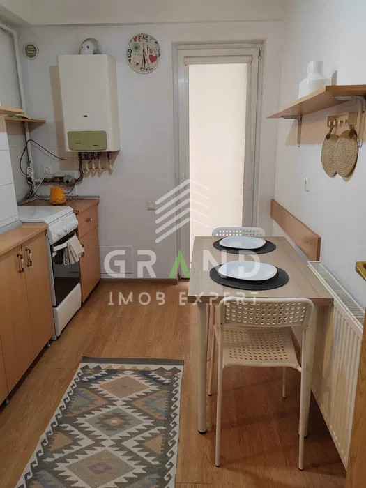 Centru: Chirie Ap. 2 camere Decomandate, Parcare subterană, Piața Mihai Viteazu