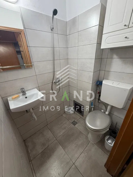 De închiriat—Garsonieră in cartierul Dâmbu Rotund–Lombului | Etaj 4/4 