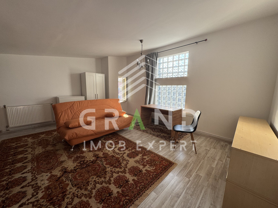 Casa insiruita 110 mp | 4 Camere | curte comuna | parcare | Campului/Manastur