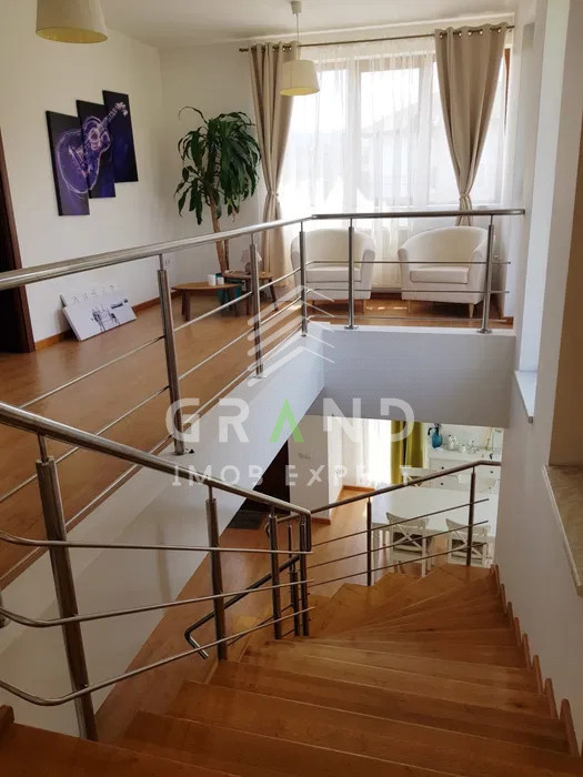 Casă 4 camere | TERASĂ+2 BALCOANE | GARAJ | ZONA BORHANCI/ROMUL LADEA