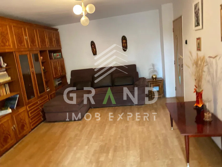 De inchiriat Apartament decomandat cu4 camere + boxa | Cartier Manastur