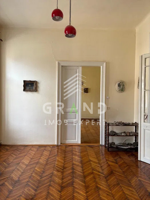 Apartament spațios cu 2 camere în inima Clujului, lângă Piața Mihai Viteazul