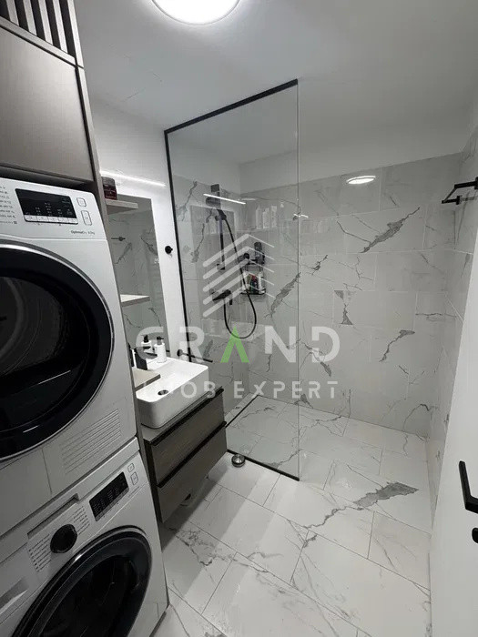 Apartament ultrafinisat de inchiriat, 2 camere, balcon, parcare, zona Garii