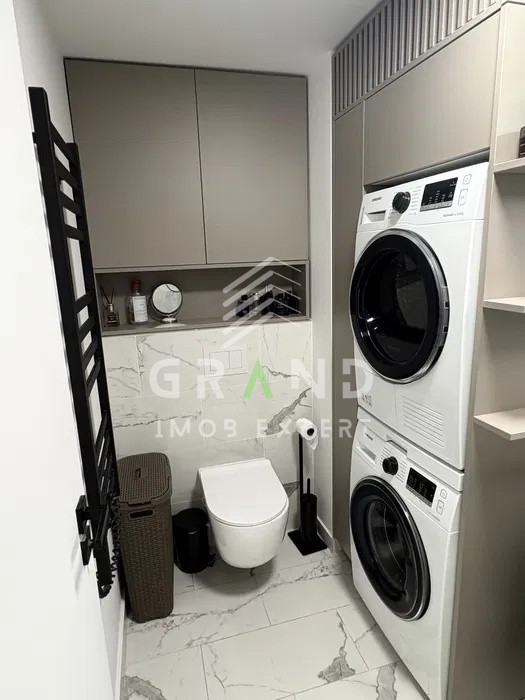 Apartament ultrafinisat de inchiriat, 2 camere, balcon, parcare, zona Garii