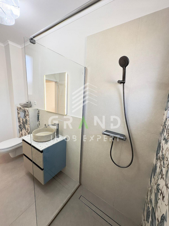 Apartament de vanzare:nou,ultrafinisat,mobilat,utilat cu terasa  25mp , Floresti