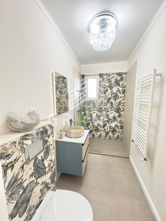 Apartament de vanzare:nou,ultrafinisat,mobilat,utilat cu terasa  25mp , Floresti