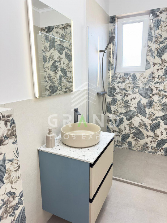 Apartament de vanzare:nou,ultrafinisat,mobilat,utilat cu terasa  25mp , Floresti