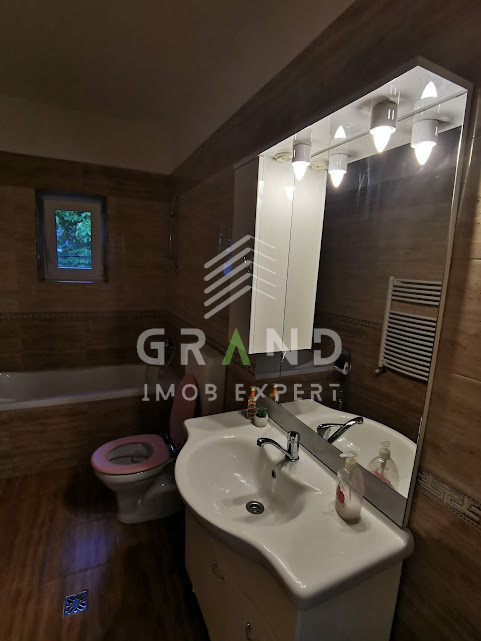 Casă 3 camere de închiriat – Dâmbul Rotund | Curte | Parcare | Terasă