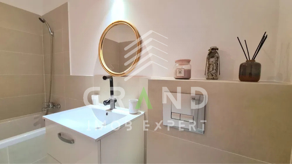 Apartament semidecomandat cu 2 camere, balcon, living open space, Floresti