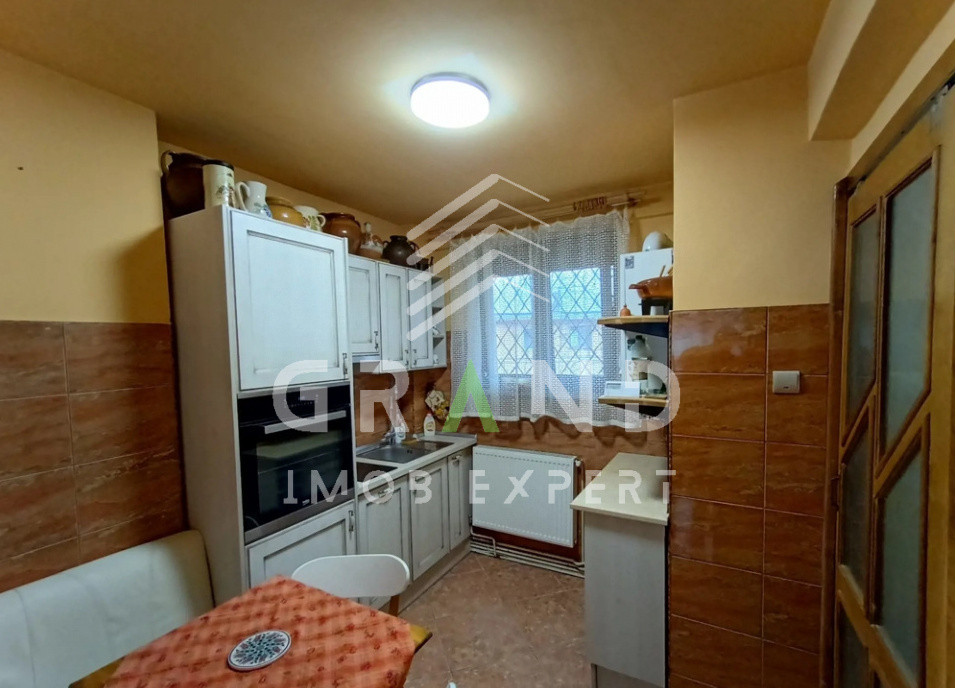 Apartament decomandat | 2 camere | Lift | Semicentral | Strada Horea