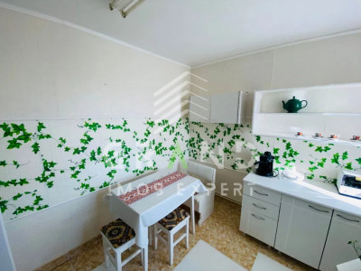 Apartament cu 2 camere | Decomandat | 2 balcoane | Parcare | Zona Centrala