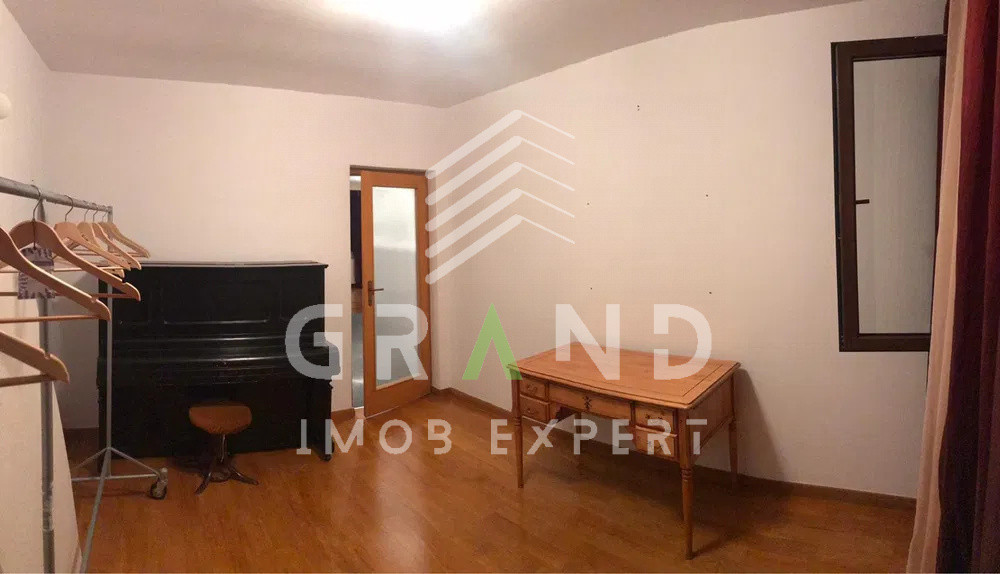 Apartament decomandat | 3 camere | 2 bai | Parcare | Andrei Muresanu