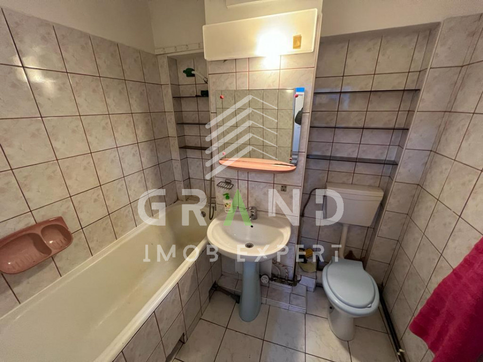 Apartament 3 camere | Semidecomandat | Zona FSEGA – Iulius Mall