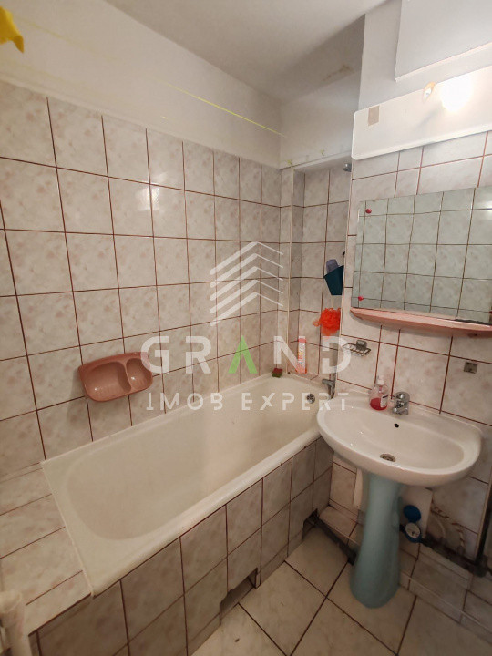 Apartament 3 camere | Semidecomandat | Zona FSEGA – Iulius Mall
