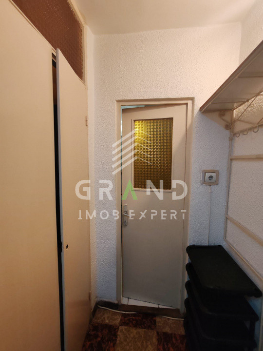 Apartament 3 camere | Semidecomandat | Zona FSEGA – Iulius Mall