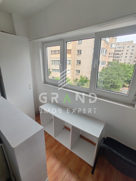 Apartament 3 camere | Semidecomandat | Zona FSEGA – Iulius Mall