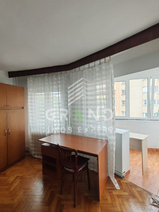 Apartament 3 camere | Semidecomandat | Zona FSEGA – Iulius Mall
