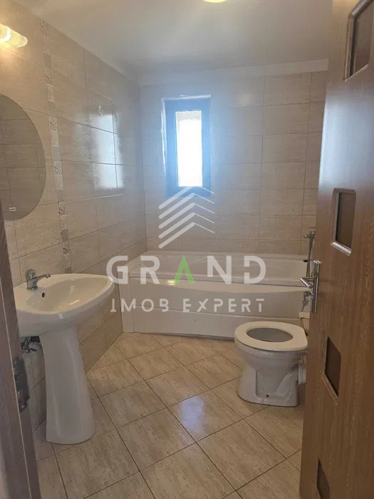 CASĂ INDIVIDUALĂ DE ÎNCHIRIAT | 140 MP | CURTE 350 MP | 4 PARCĂRI | BUNĂ ZIUA