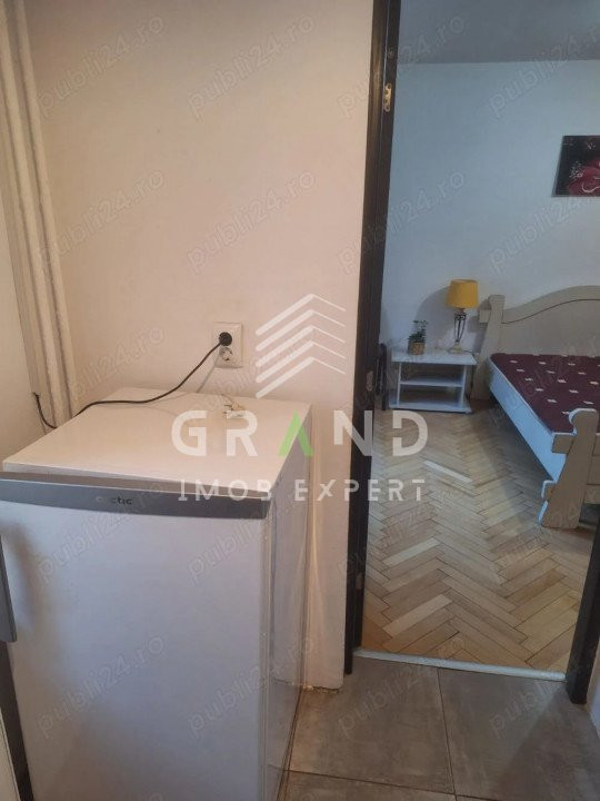 Ap 1 camera, zona Plopilor