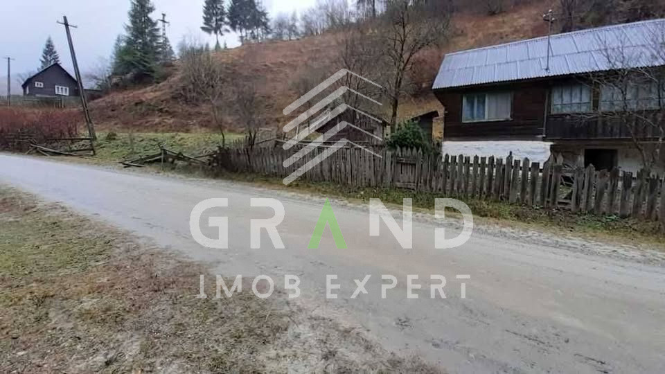 Casă batranească, renovabilă + 5000 mp teren I la 50km de Cluj-Napoca