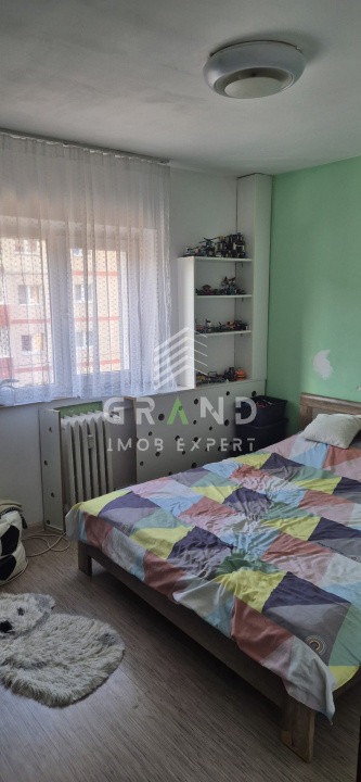 Apartament 3 camere decomandate, etaj intermediar, în Grigorescu