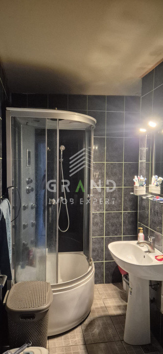 Apartament 3 camere decomandate, etaj intermediar, în Grigorescu