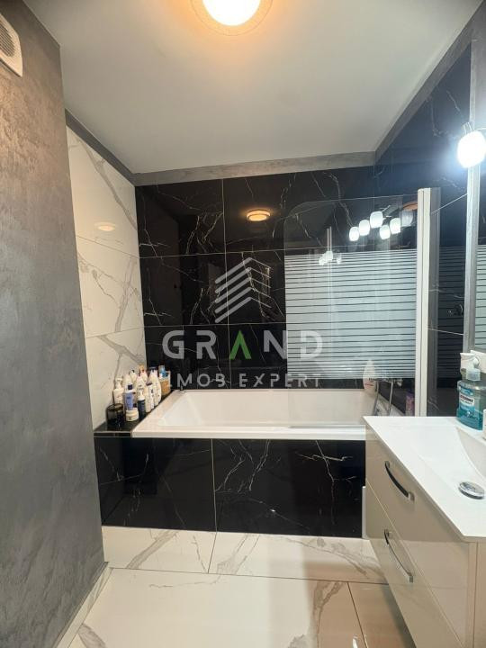 Apartament 2 camere de vanzare , zona Vivo, Floresti.
