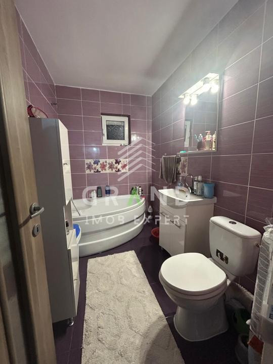 Apartament de vanzare 2 camere decomandate, Eroilor, Floresti!