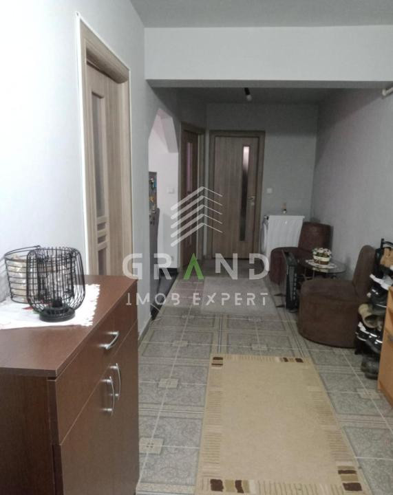 Apartament de vanzare 2 camere decomandate, Eroilor, Floresti!
