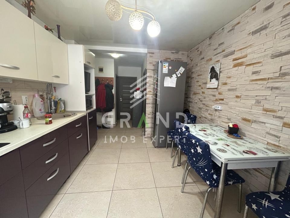 Apartament de vanzare 2 camere decomandate, zona Tineretului, Floresti.