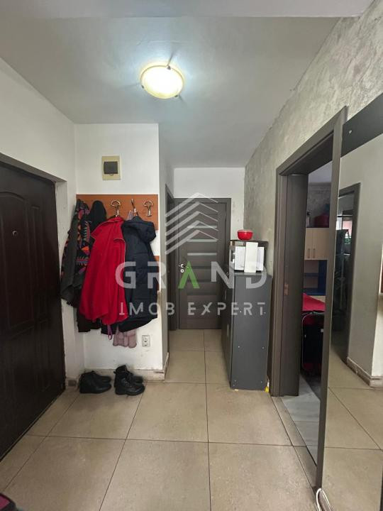 Apartament de vanzare 2 camere decomandate, zona Tineretului, Floresti.