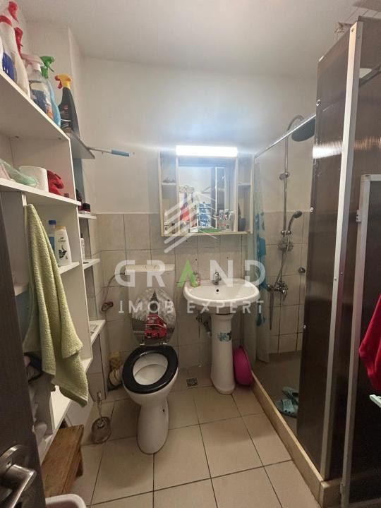 Apartament de vanzare 2 camere decomandate, zona Tineretului, Floresti.