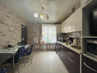Apartament de vanzare 2 camere decomandate, zona Tineretului, Floresti.